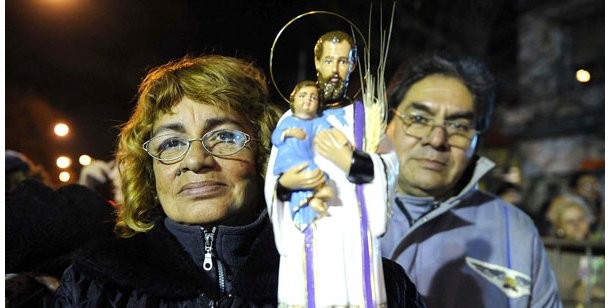 Multitudinaria vigilia por San Cayetano