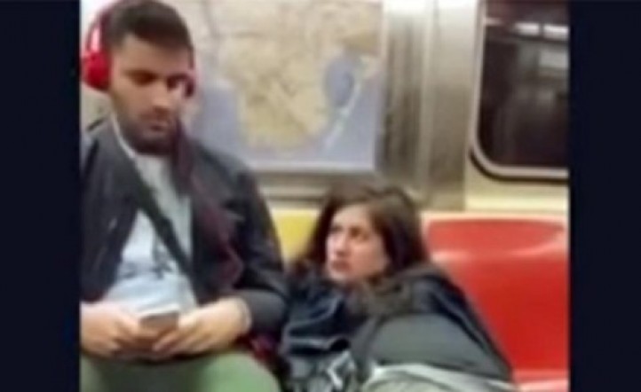 Video Filmaron A Una Chica Masturbándose En El Subte Le Pidió Ayuda A Otro Pasajero 