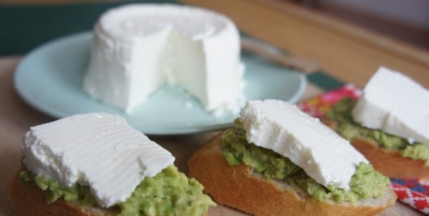 Cómo hacer tu propio queso cremoso en casa en tan solo una hora