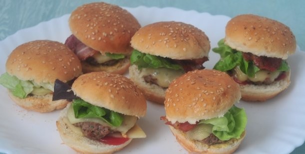 Aprendé a hacer mini hamburguesas para fiestas