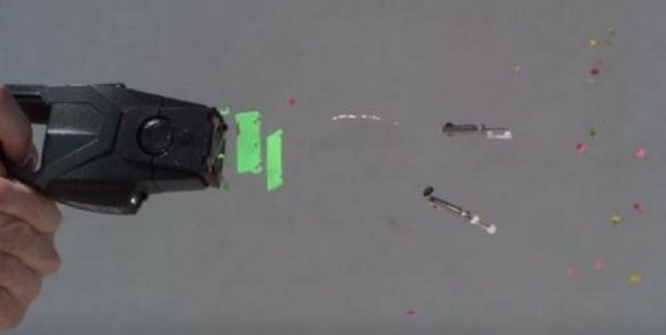 Pistolas Taser: consecuencias de las armas de electrochoque en el