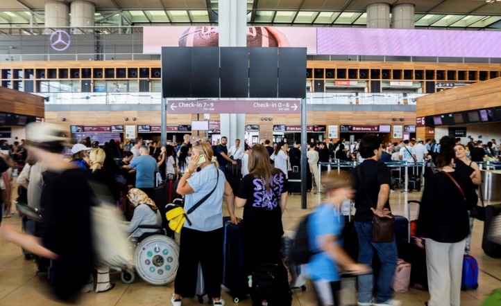 CAOS EN EL AEROPUERTO - FOTO: CLARÍN