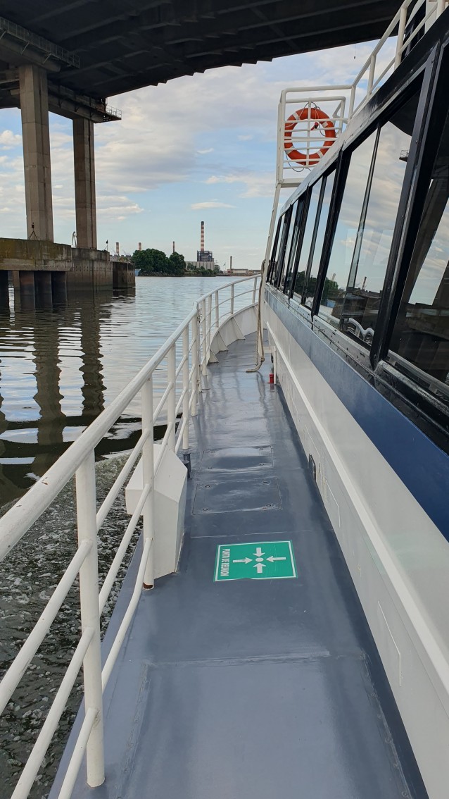 paseo en barco por la boca