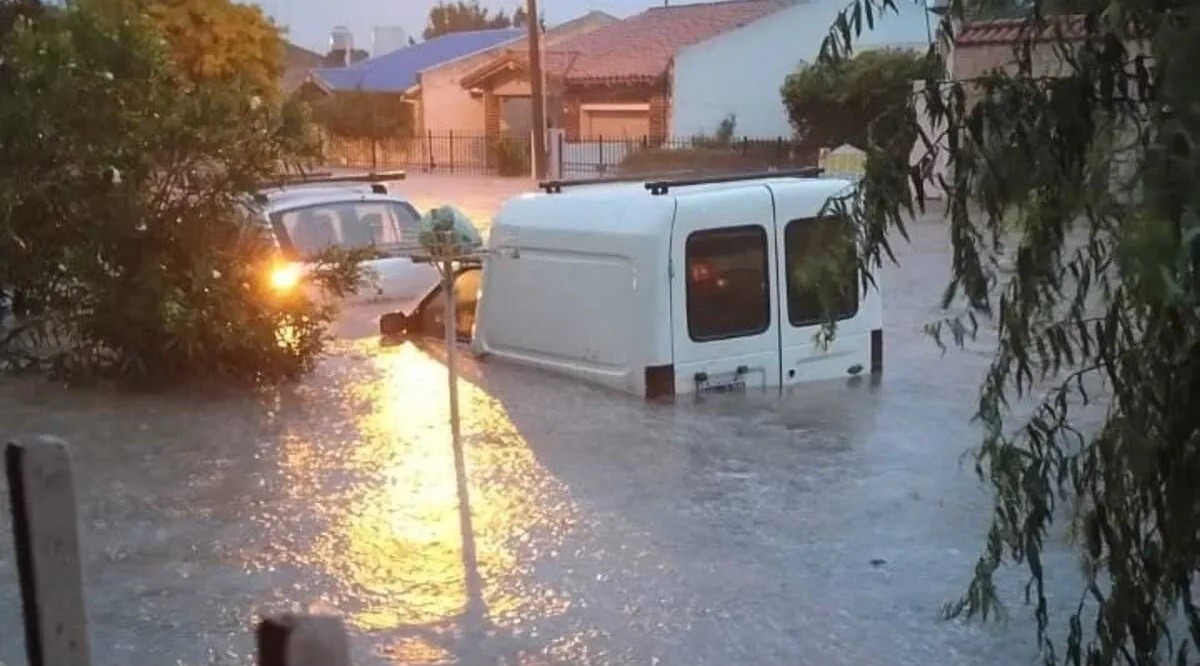 Fuerte temporal e inundaciones en Baha Blanca: suspendieron todas las actividades y hay decenas de familias evacuadas | InfoVeloz.com